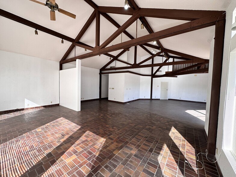 More Photos Of 1205 11th St, Reedley Storefront For Sale