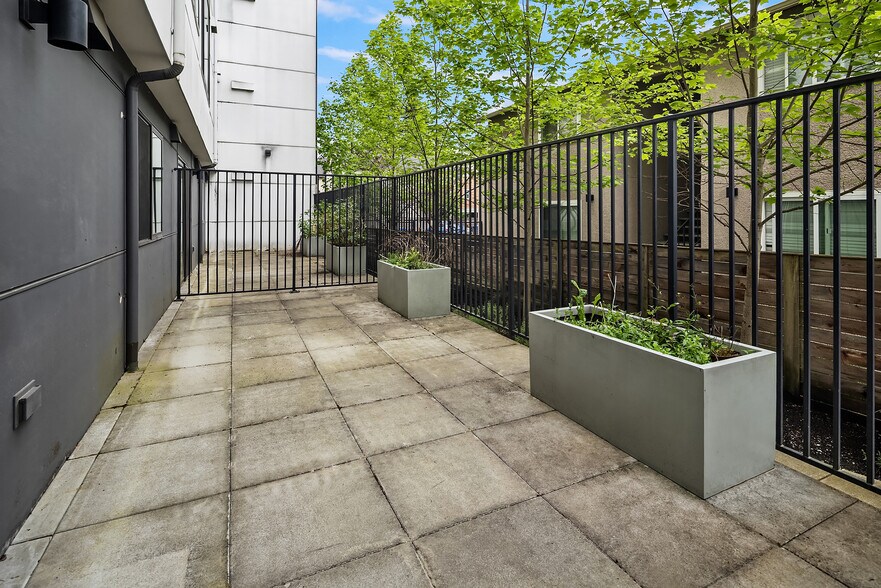 More Photos Of 9021 17th Ave SW, Seattle Apartments For Sale