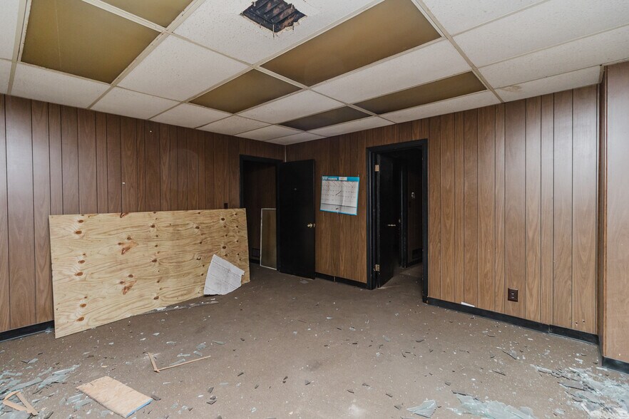 More Photos Of 470 N Seneca St, Wichita Warehouse For Sale