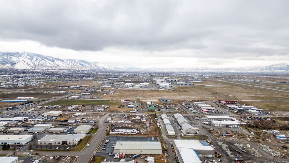 More Photos Of 3775 N 200 W, Hyde Park Service For Lease