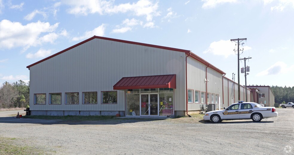 More Photos Of 16517 Bull Church Rd, Woodford Warehouse For Lease