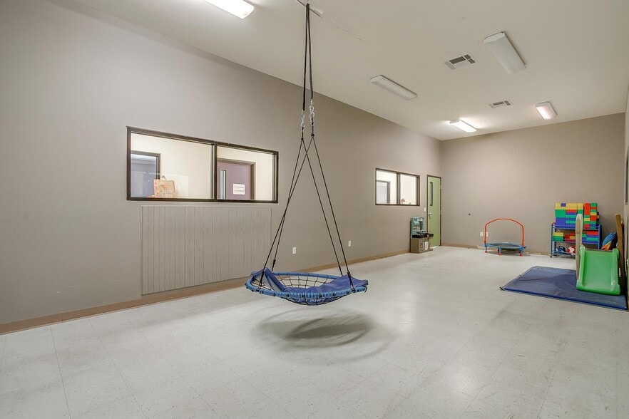 More Photos Of 905 Roberts Cut Off Rd, River Oaks Office For Sale