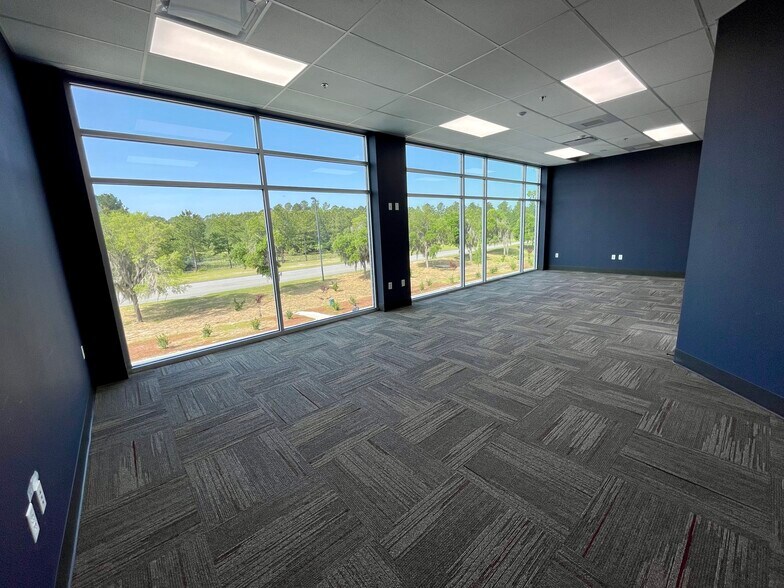 More Photos Of 528 Sunbury Rd, Midway Warehouse For Lease