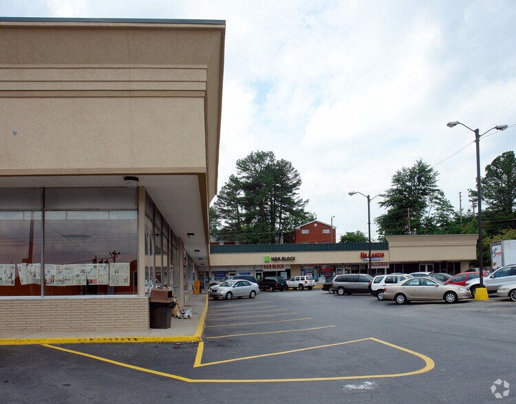 More Photos Of 5280 Buford Hwy NE, Atlanta Storefront For Lease