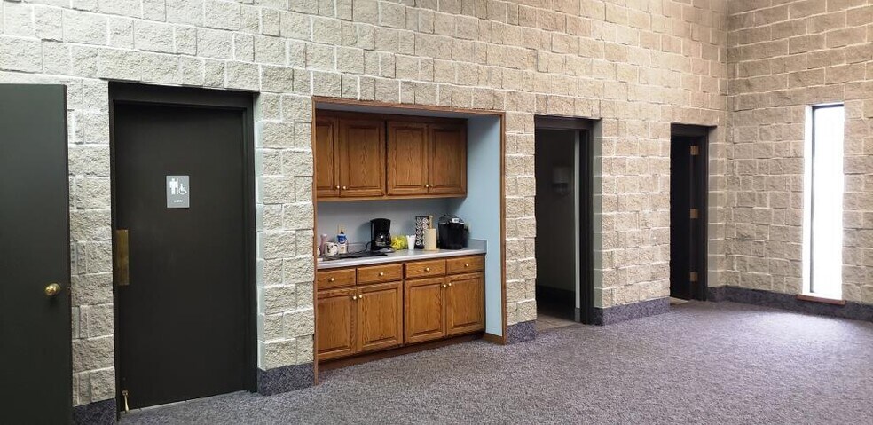 More Photos Of N160 W19170 Sherman Rd, Jackson Manufacturing For Sale