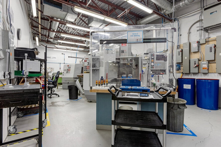 More Photos Of 1011 Polytek St, Ottawa Flex For Sale