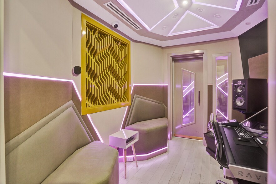 More Photos Of 430 Ne 121st St, Biscayne Park Movie Radio TVStudio For Sale