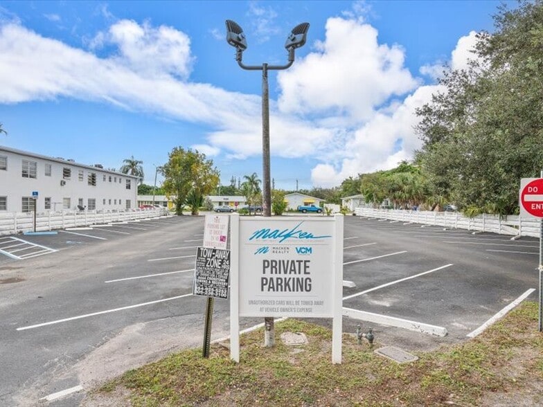 More Photos Of 2404 Hollywood Blvd, Hollywood Loft Creative Space For Lease