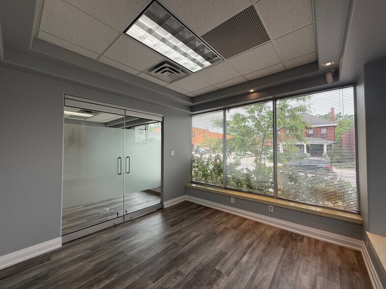 More Photos Of 361 King St, Midland Office For Sale