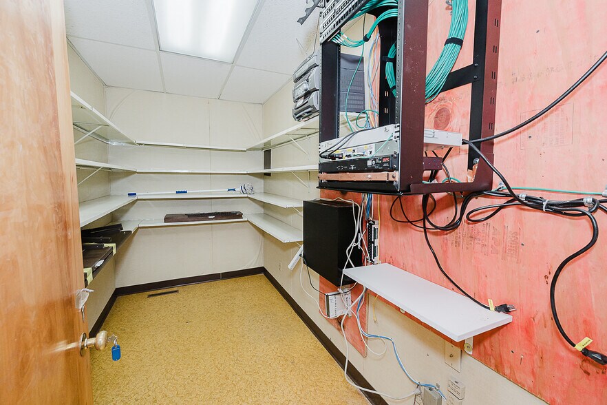 More Photos Of 1482 Butler Rd, Worthington Medical For Sale