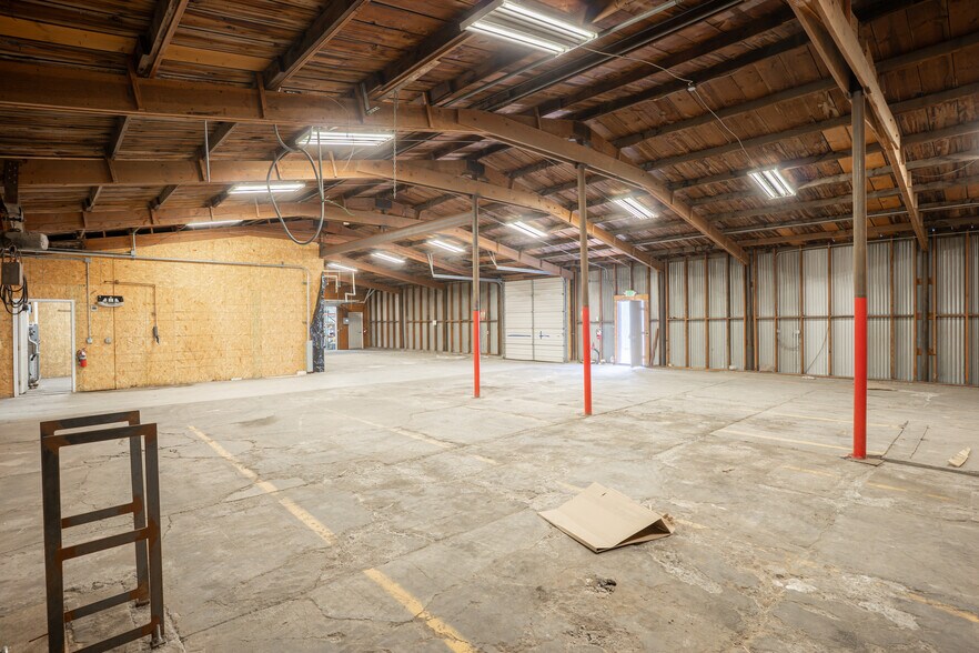 More Photos Of 319 Main St N, Kimberly Warehouse For Sale