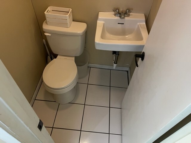 More Photos Of 372 E College Ave, Ashburn Office Residential For Sale