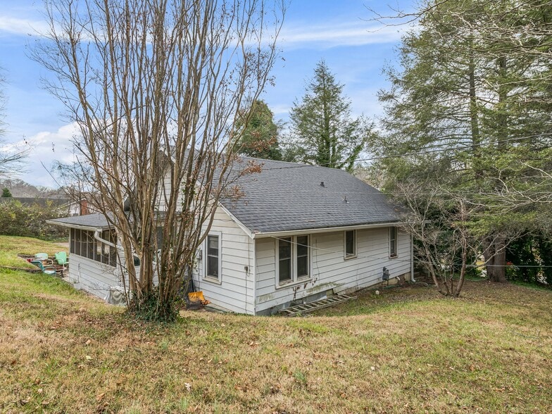 More Photos Of 103 Weaverville Rd, Woodfin Convenience Store For Sale