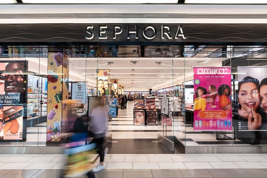 More Photos Of 1400 Willowbrook Mall, Wayne Unknown For Lease