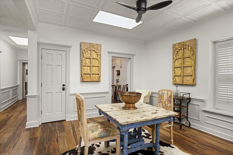 More Photos Of 111 S Houston St, Granbury Loft Creative Space For Sale