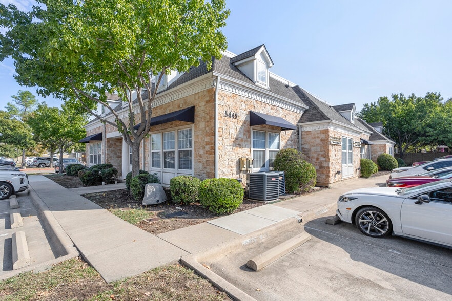 More Photos Of 5445 Basswood Blvd, Fort Worth Medical For Lease