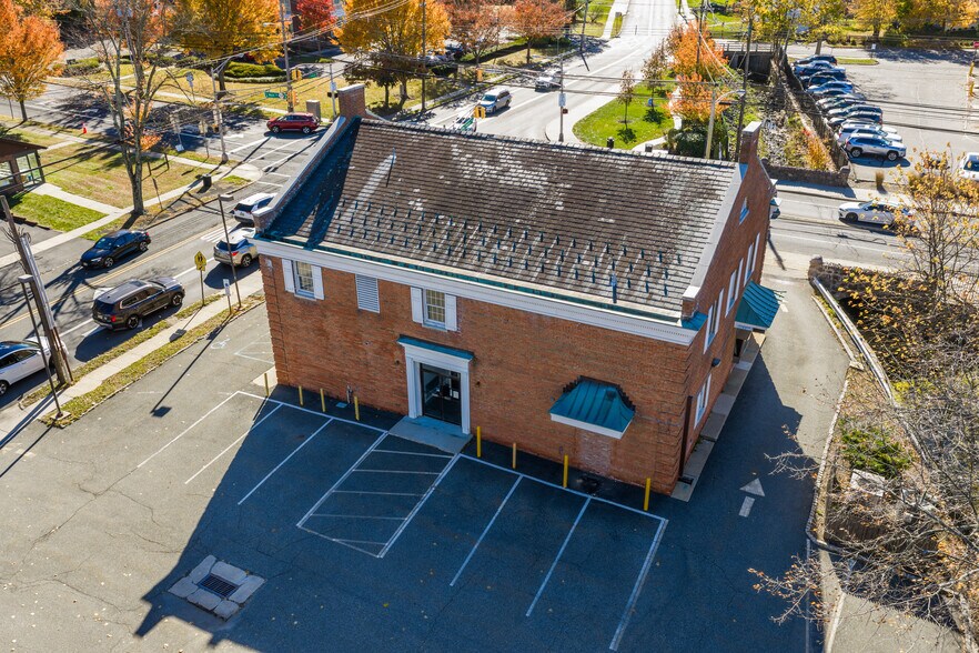 More Photos Of 434 Main St, Chatham Bank For Sale