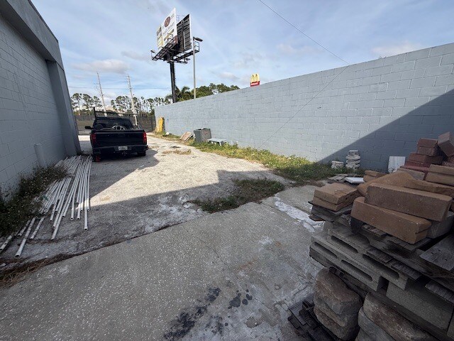 More Photos Of 3852 L B Mcleod Rd, Orlando Warehouse For Lease