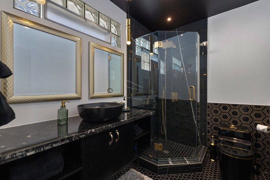 More Photos Of 120 W Vereda Sur, Palm Springs Hotel For Sale