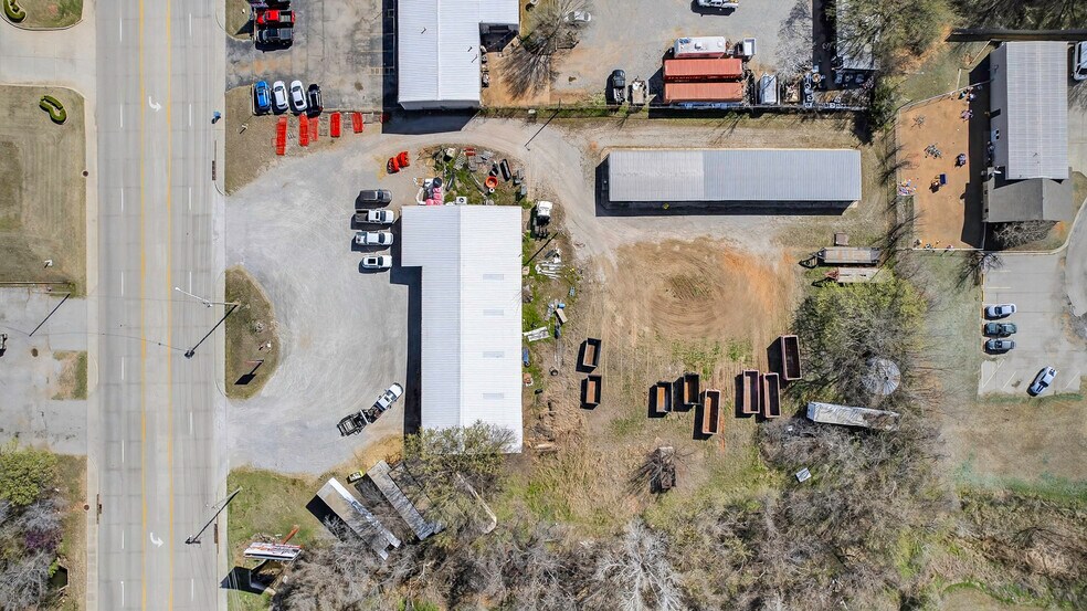 More Photos Of 1505 N Main St, Newcastle Warehouse For Sale