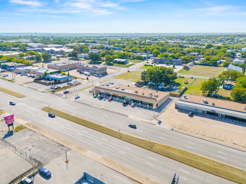 More Photos Of 3046-3052 Alta Mere Dr, Fort Worth Unknown For Lease