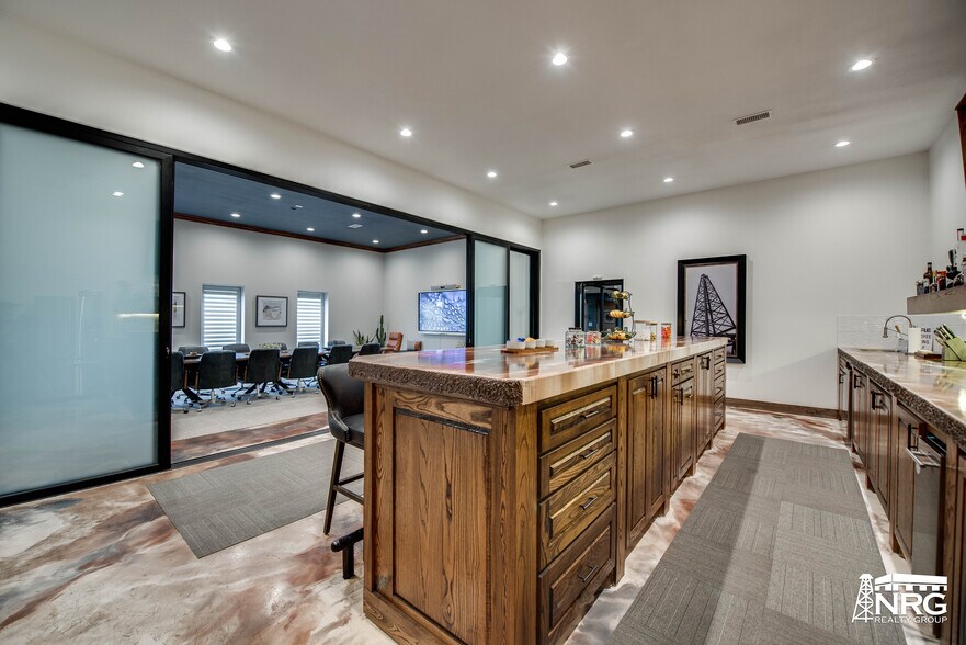 More Photos Of 1113 Dayton Rd, Midland Warehouse For Sale