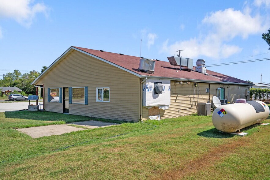 More Photos Of 7930 E State Highway 76, Kirbyville Specialty For Sale