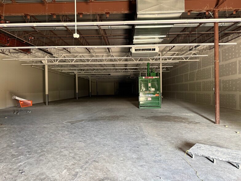 More Photos Of 100 Cross Roads Plz, Mount Pleasant Freestanding For Lease