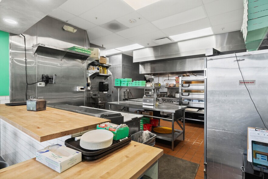 More Photos Of 7451 Edinger Ave, Huntington Beach Apartments For Lease