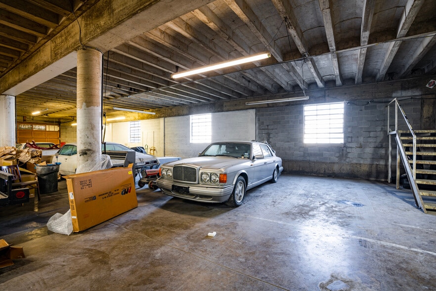 More Photos Of 1204 Powhattan St, Dallas Industrial For Sale
