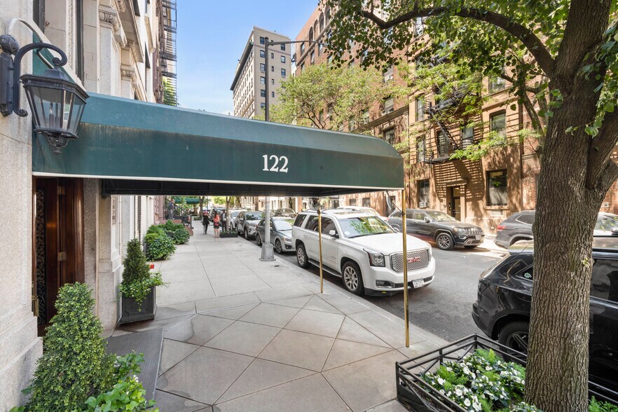 More Photos Of 122 E 82nd St, New York Apartments For Sale