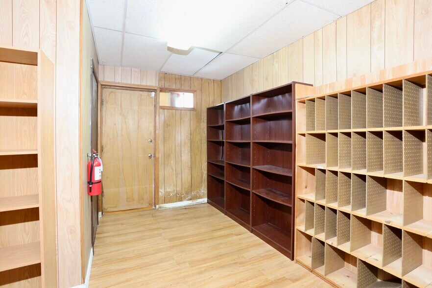 More Photos Of 240 S 1st St, Lake Wales Office For Sale