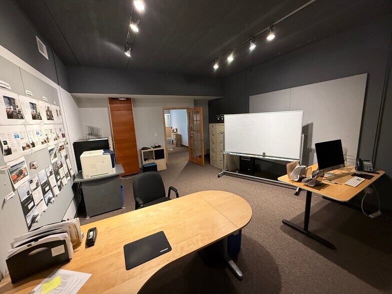 More Photos Of 2238-2240 Edgewood Ave S, Minneapolis Light Manufacturing For Lease