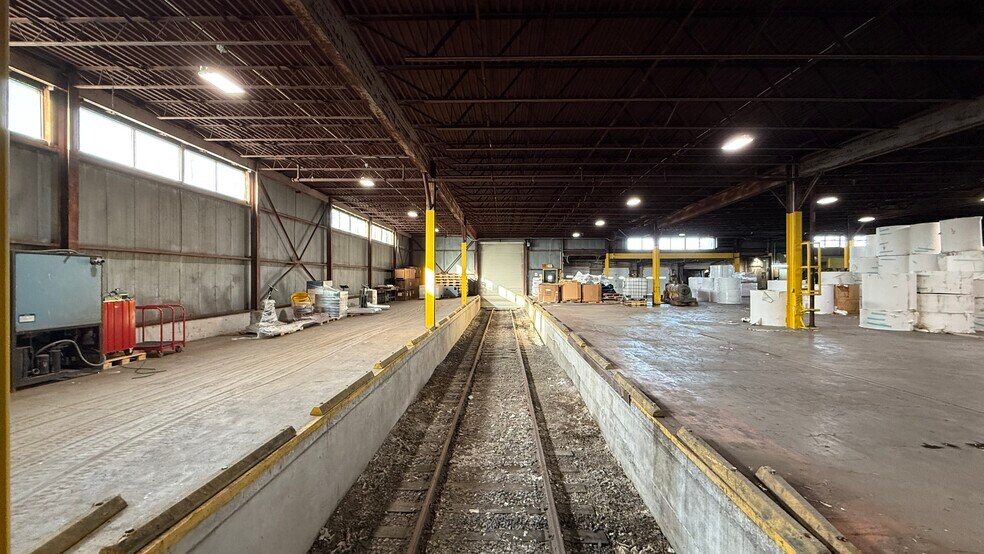More Photos Of 400-465 Saratoga St, Cohoes Manufacturing For Sale