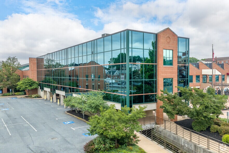 More Photos Of 26 N Cedar St, Lititz Medical For Lease