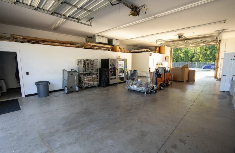More Photos Of 347 Braley Rd, Huntington Flex For Sale