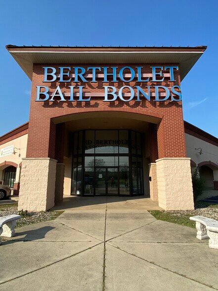 More Photos Of 2801 Bertholet Blvd, Valparaiso Office For Sale