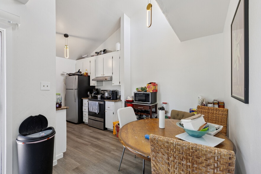 More Photos Of 1411 Oxford St, Redwood City Apartments For Sale
