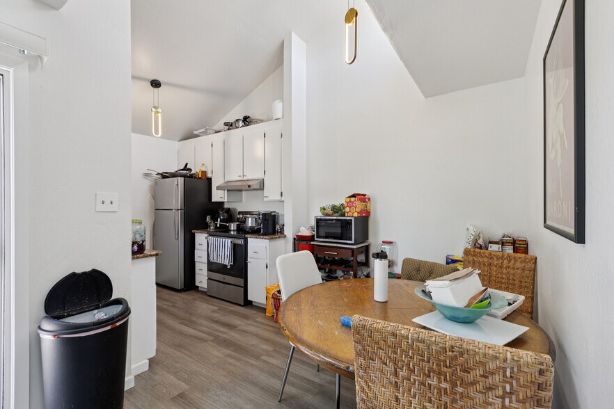 More Photos Of 1411 Oxford St, Redwood City Apartments For Sale