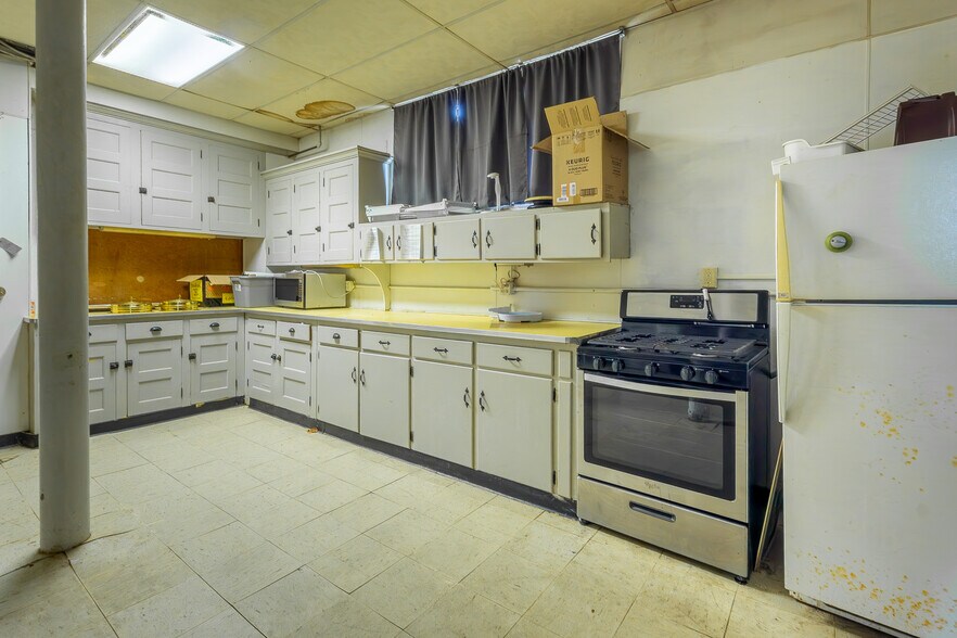 More Photos Of 309 N Broad St, Grove City Religious Facility For Sale