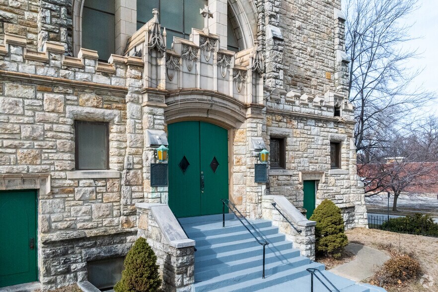 More Photos Of 3800 Troost Ave, Kansas City Office Residential For Sale