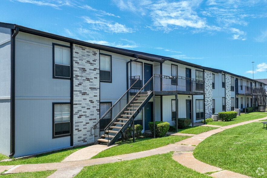 More Photos Of 300 S John Redditt Dr, Lufkin Apartments For Sale