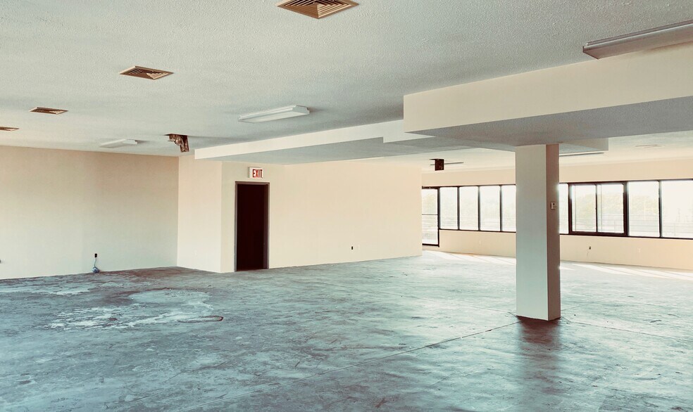 More Photos Of 1961 49th St, Long Island City Office For Lease