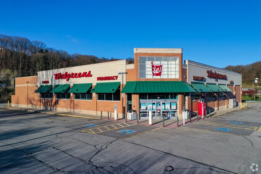 Primary Photo Of 30 Pine Creek Rd, Wexford Drugstore For Lease