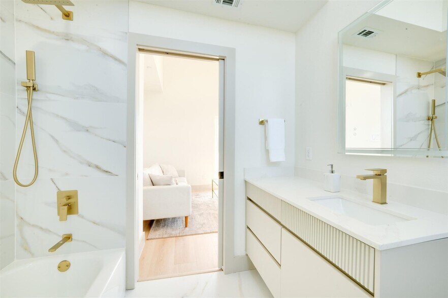 More Photos Of 512 N Lancaster Ave, Dallas Apartments For Sale