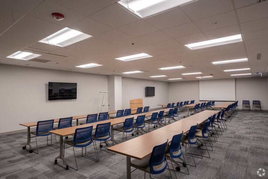 More Photos Of 400 Skokie Blvd, Northbrook Office For Lease