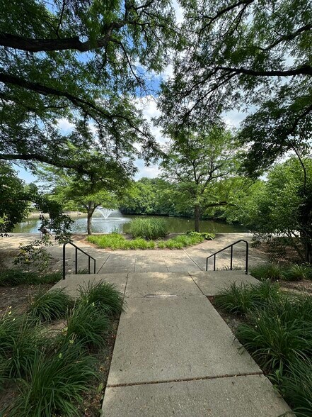 More Photos Of 1717 Park St, Naperville Office For Lease