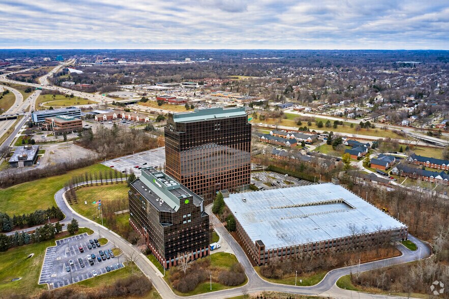 More Photos Of One Towne Sq, Southfield Office For Lease