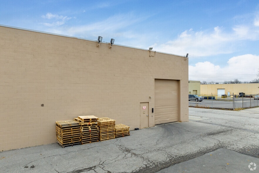 More Photos Of 1151 Allen Dr, Troy Manufacturing For Lease