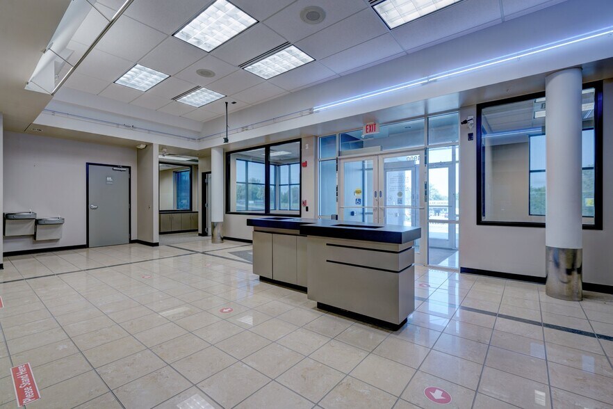 More Photos Of 14900 SE 29th St, Choctaw Bank For Lease